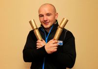 File:Gavin Rees with Christmas Crackers.jpg