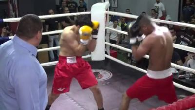 Hamza Omar vs. Mohamed Antar 009.jpg