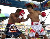 File:Inthanon Sithchamuang VS Ricky Manufoe.jpg