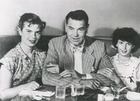 File:Jack & Daughters 1945.JPG