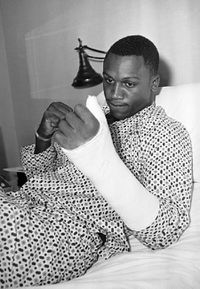 File:Joe Frazier broken thumb.jpg