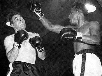 Johnny Bratton vs. Tuzo Portuguez . Fasan.jpg