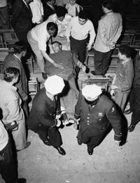File:Johnson carried rom ring U1282370INP.jpg