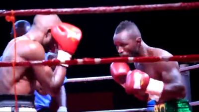 Joseph Agbeko vs. Frank Kiwalabye 055.jpg