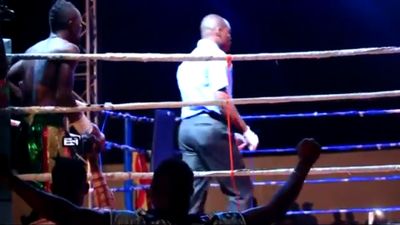Joseph Agbeko vs. Frank Kiwalabye 075.jpg