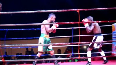 Joseph Agbeko vs. Frank Kiwalabye 080.jpg