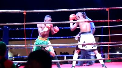 Joseph Agbeko vs. Frank Kiwalabye 118.jpg