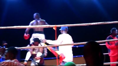 Joseph Agbeko vs. Frank Kiwalabye 120.jpg