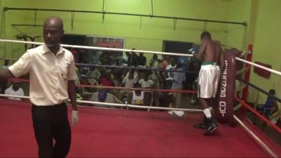 Kabiru Towolawi vs. Mike Kwakuvi 004.jpg