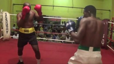 Kabiru Towolawi vs. Mike Kwakuvi 009.jpg