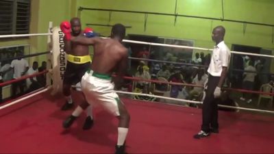 Kabiru Towolawi vs. Mike Kwakuvi 012.jpg
