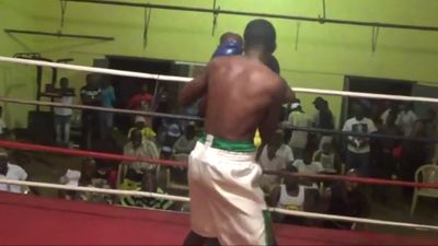 Kabiru Towolawi vs. Mike Kwakuvi 013.jpg