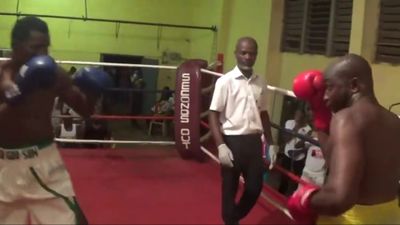 Kabiru Towolawi vs. Mike Kwakuvi 022.jpg