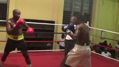 Kabiru Towolawi vs. Mike Kwakuvi 041.jpg