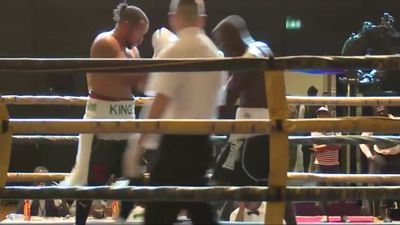 King Davidson vs. Ishmael Tetteh 012.jpg