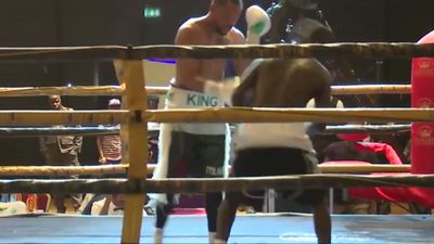 King Davidson vs. Ishmael Tetteh 016.jpg