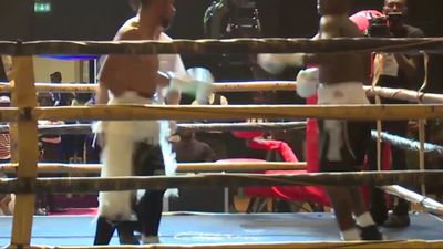 King Davidson vs. Ishmael Tetteh 018.jpg