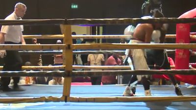 King Davidson vs. Ishmael Tetteh 024.jpg