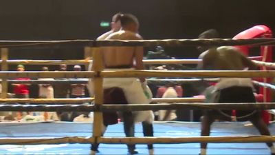 King Davidson vs. Ishmael Tetteh 032.jpg