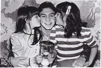 File:Kissing Boom.JPG