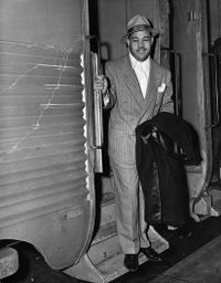 File:LouisArrives.jpg