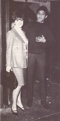 File:Mando Ramos, don't know the gal.jpg