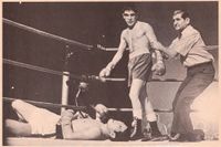 File:Mando Ramos KO'd Yoshiaki Numata..jpg