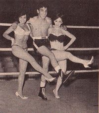 File:Mando Ramos gets a workout..jpg