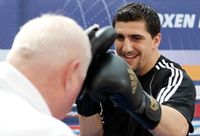 File:Marco Huck pads.jpg