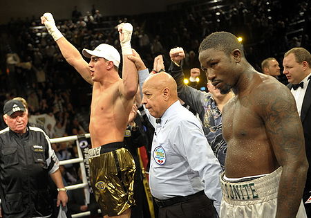 Marco Huck vs. Ola Afolabi.jpg