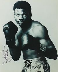 File:Marlon Magic Man Starling autograph pic.JPG