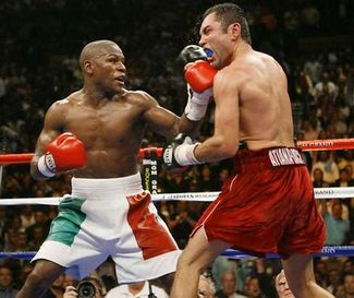 Mayweather-De La Hoya 2007.jpg