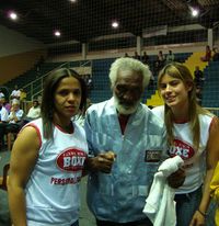 File:Mestre baltazar com duas lutsadora.jpg