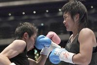 File:Momo Koseki vs. Teeraporn Pannimit.jpg