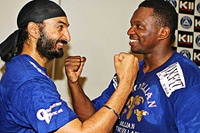 File:Monty Panesar and Dillian Whyte 2.jpg