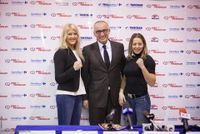 File:Natalia Smirnova and Klara Svensson with mayor.jpg