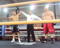 File:Oezcan Cetinkaya win KO1 von 4 over Martin Stensky.jpg