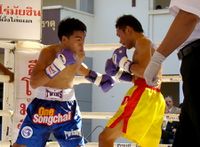 File:Pungluang Sor Singyu vs. Freddie Martinez.jpg
