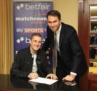File:Ricky Burns signs with Eddie Hearn.jpg