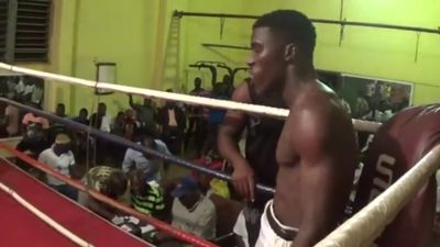 Riliwan Lawal vs. Hope Mawuli 003.jpg
