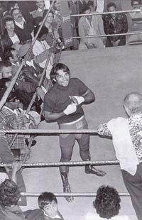 File:Roberto Duran at the famous Gleason's Gym.jpg