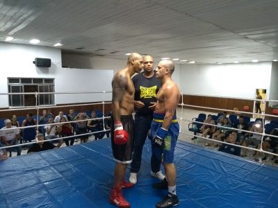 Robson Bambu vs. Carlos Roberto Moraes Gomes (02).jpg