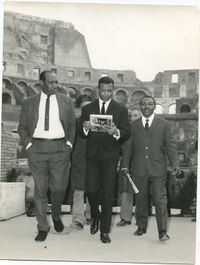 File:Rome Entourage.jpg