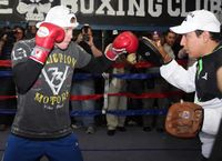 File:Saul Alvarez on pads.jpg