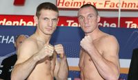 File:Sebastian Sylveste Grzegorz Proksa weigh in.jpg