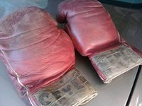 File:Seyer 6 oz. gloves.jpg