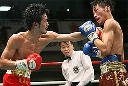 Shinsuke Yamanaka vs. Ryosuke Iwasa.jpg