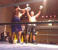 File:Siegerehrung Adrian Raatz wins over Suleiman Dag.jpg