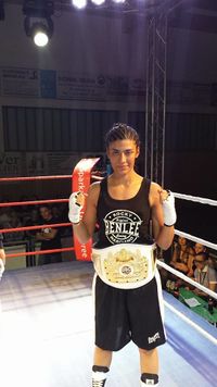 File:Siegerehrung Derya Saki besiegt Flora Machela.jpg