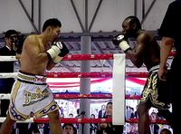 File:Sirimongkol Singmanasak VS Peter Pikinik.jpg